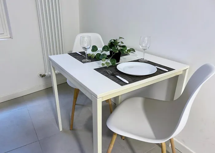 The Charming - Few Steps From The Lake!