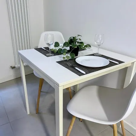 The Charming - Few Steps From The Lake!